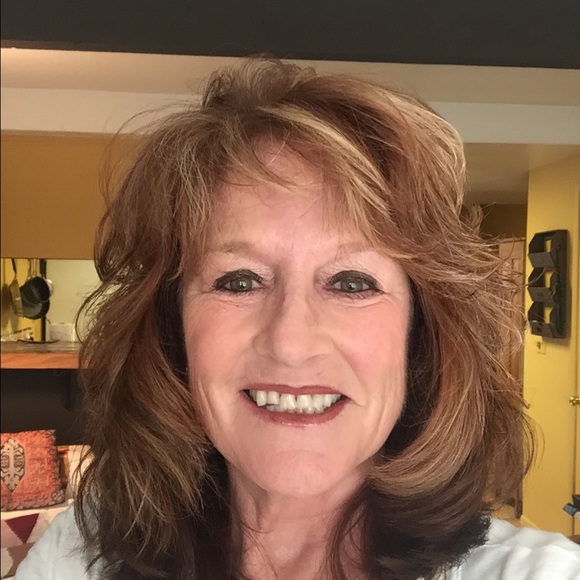 Meet your Posher, Lisa - Picture 1 of 1