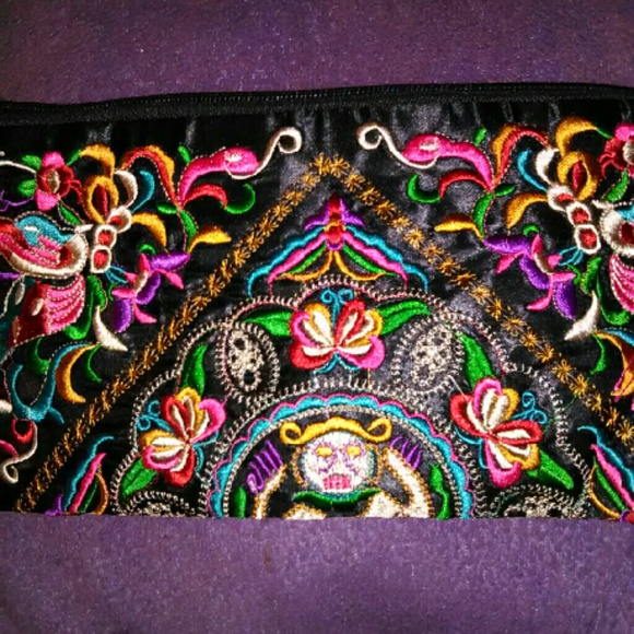 Embroidered clucth purse