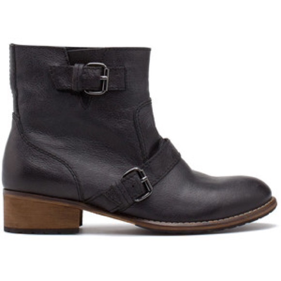Pull&Bear Shoes - RESERVED Pull and Bear black leather ankle boots