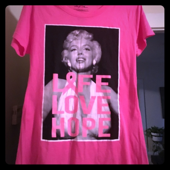 Popping pink breast cancer awareness tshirt❤