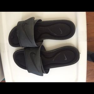 Men's Nike slip ons