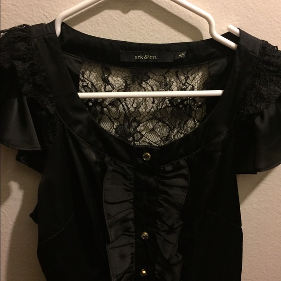 Black dress with cap sleeves and open lace back - Picture 2 of 3