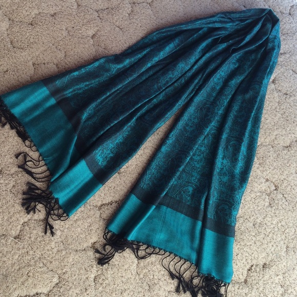 Beautiful scarf - Picture 4 of 4