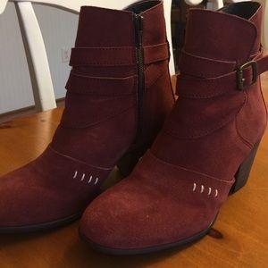 Sundance Suede Boots EUC.
