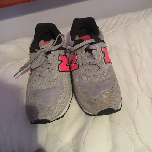 New balance shoes - Picture 2 of 3