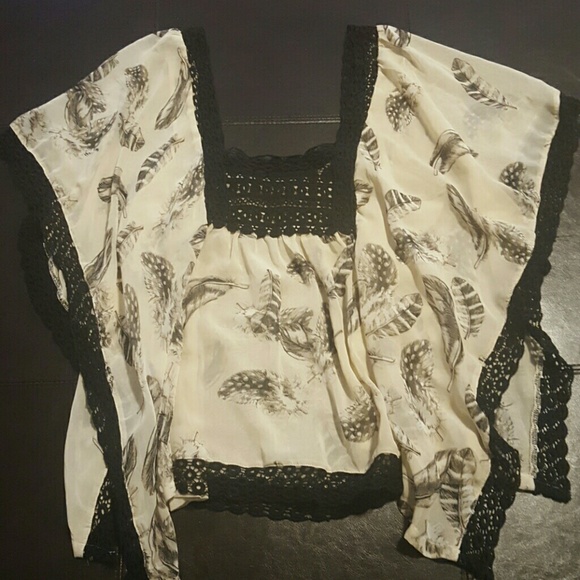 Daytrip Feather Print Kimono Sleeve Top M