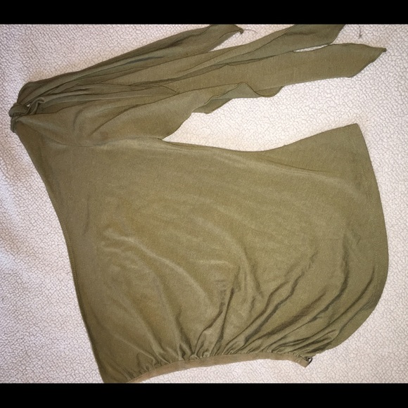 One shoulder top