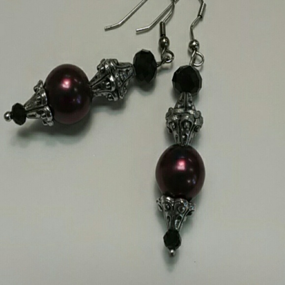 Victorian Style cranberry red pearl earrings - Picture 2 of 3