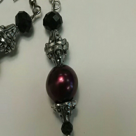 Victorian Style cranberry red pearl earrings - Picture 3 of 3