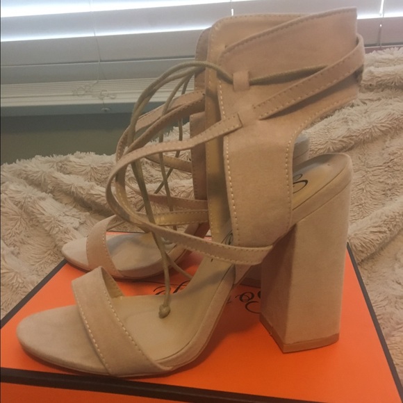 SO ME Laynna Size 9 brand new, never worn