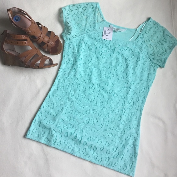 🔥3/$20 lace overlay Tshirt