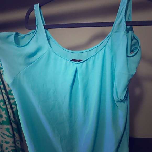 Cold shoulder boutique top