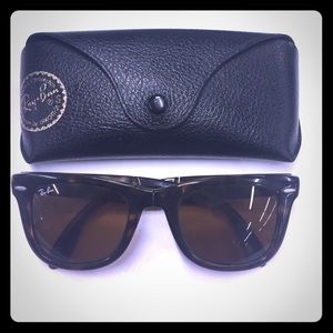 Tortious shell RayBan Wayfarers