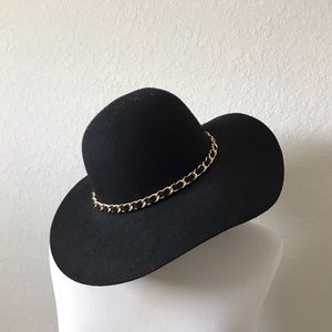 Black Floppy Hat 🎩