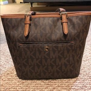 SALE‼️Michael kors jet set logo tote