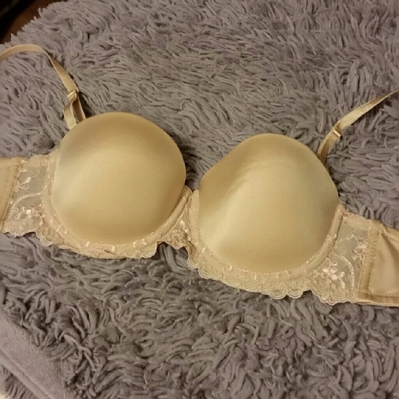 An original wonderbra with removable straps.