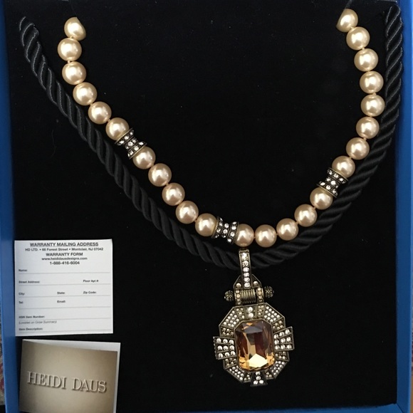 Heidi Daus systems necklace set.
