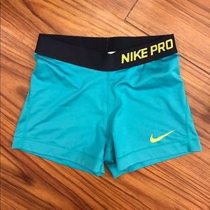 Nike compression shorts 3"