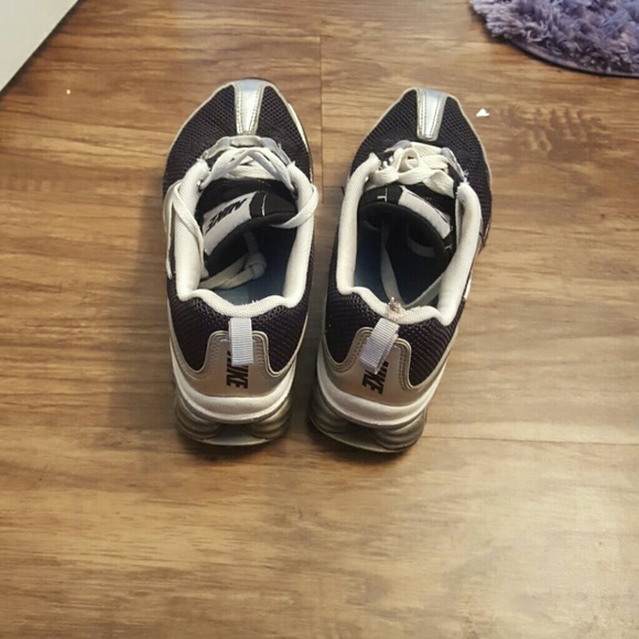 7.5 Nike running shoes - Picture 3 of 4