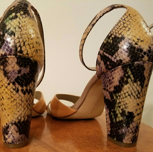 Beautiful new heels - Picture 2 of 4