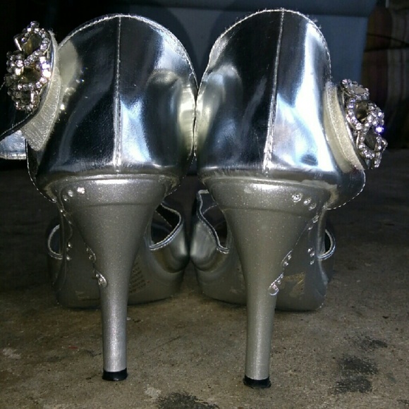 High heels - Picture 2 of 3