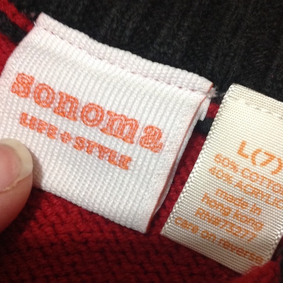 Red sweater - Picture 3 of 3