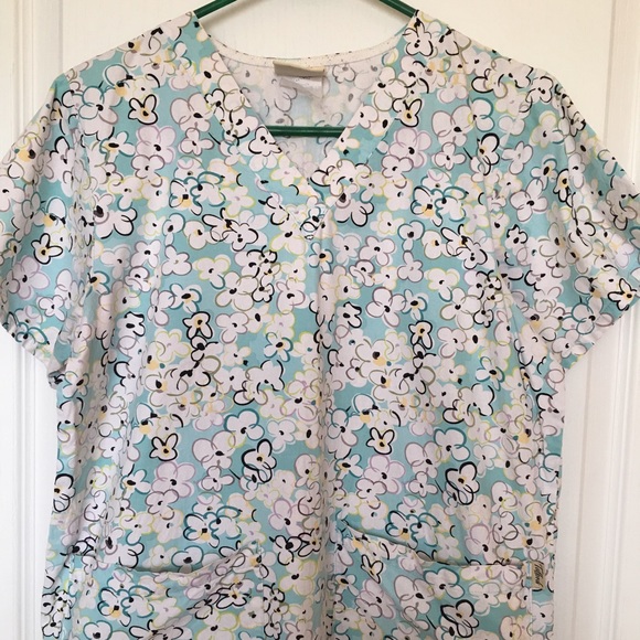 👚scrub top👚