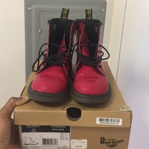 👣Dr. Martens Delaney Red Rouge Patent Lamper