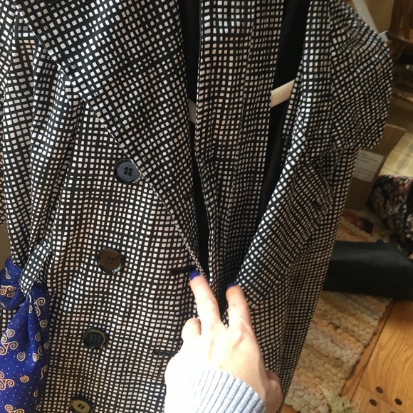 Write new light Coat - Picture 3 of 4