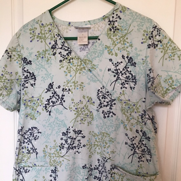 👚scrub top👚