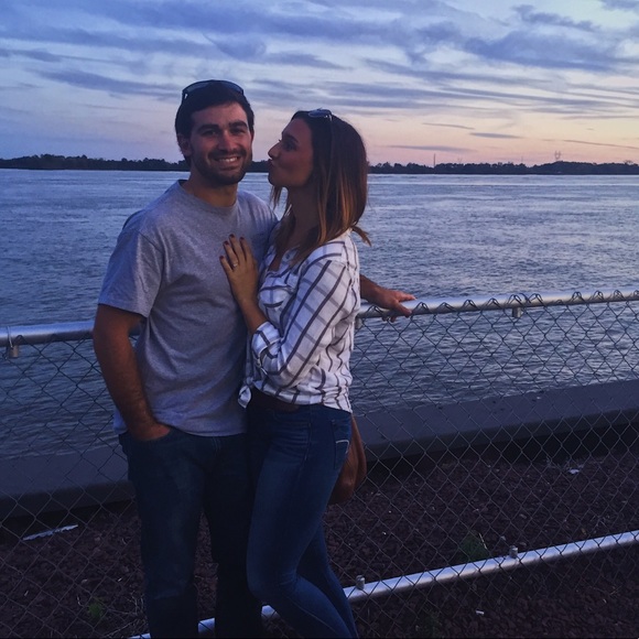 meet your fellow posher, Michaela ☀️🌻💛✨🍍 - Picture 5 of 8