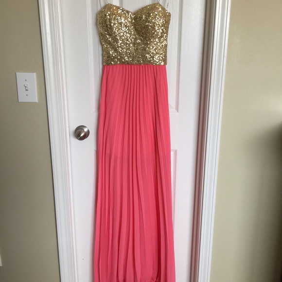 Formal/Prom Gown (strapless w/sweetheart neckline)