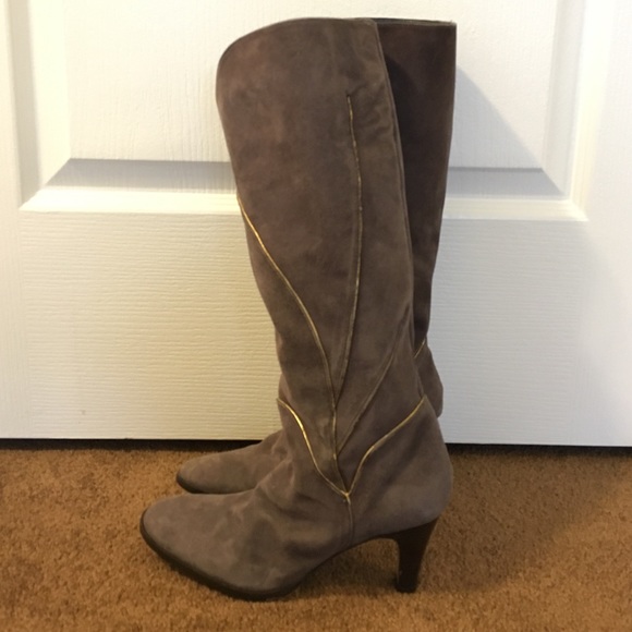 Steve Madden gray suede boots - size 6