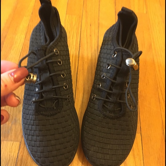 Steven by Steve Madden wedges fits a SZ 4.5 to 5.5