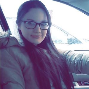 Meet your Posher, Kayla