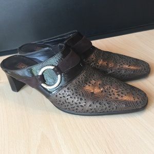 Brighton booties gorgeous bronze!