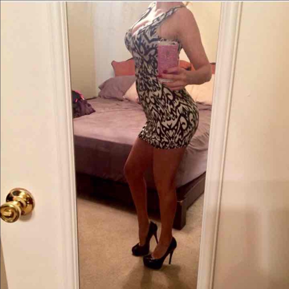 Sexy  cute dress ❤️ - Picture 2 of 4