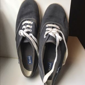 Navy keds
