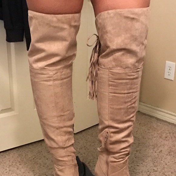 💞Coutlynn high boots.💞 PRICE DROP!! - Picture 2 of 4