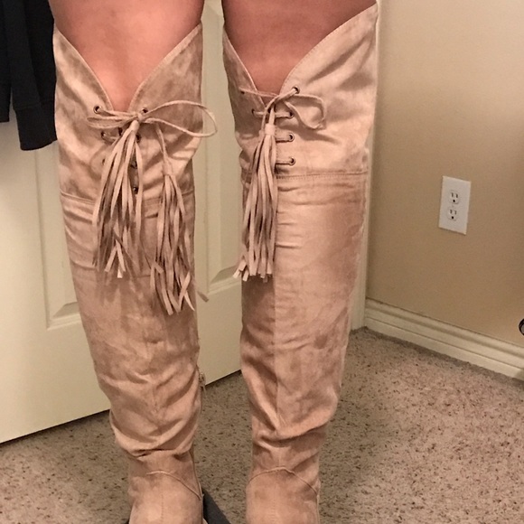 💞Coutlynn high boots.💞 PRICE DROP!! - Picture 3 of 4