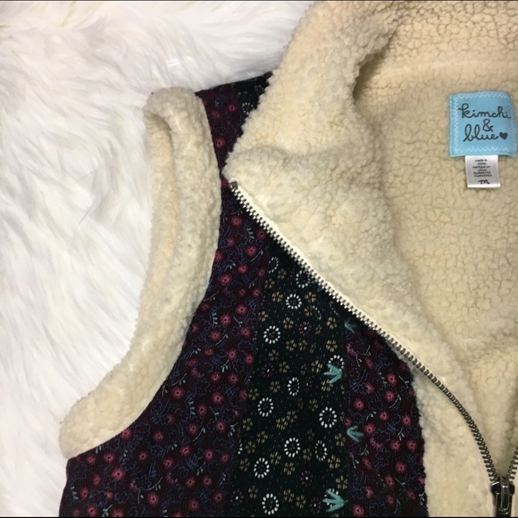 UO kimchi blue Sherpa lined Cord vest floral - Picture 3 of 4