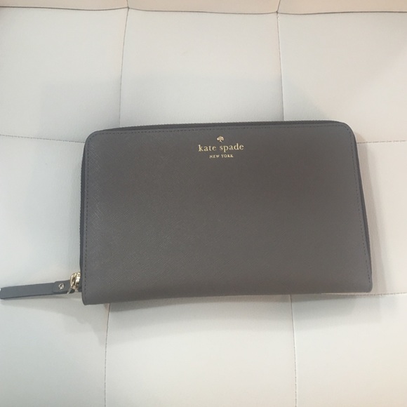 Kate Spade Mikas Pond travel wallet in cliff grey