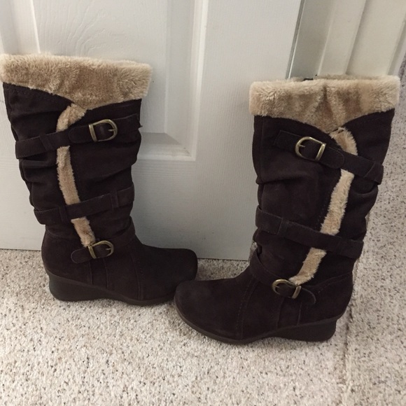 Bare trap boots, size 7, worn once