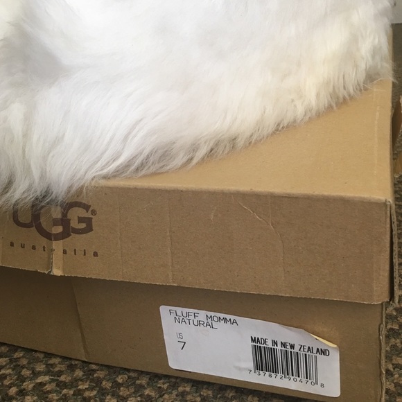 Unworn NEW Rare UGG Fluff Momma Boots 7 - Picture 2 of 4