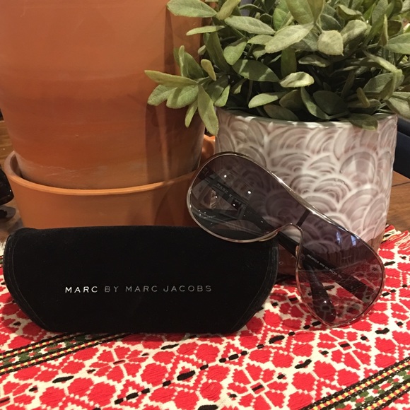 Marc by Marc Jacobs sundlasses