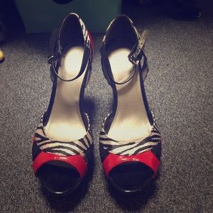 Zebra/Black/Red Guess Heels
