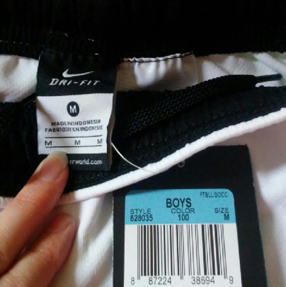 ***SOLD***NWT Nike Boys Soccer Shorts - Picture 2 of 5