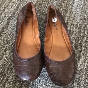 Lucky brand flats shoes size 9m/39 great condition