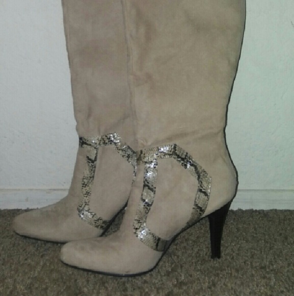 Boots - Picture 2 of 4