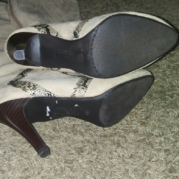 Boots - Picture 3 of 4